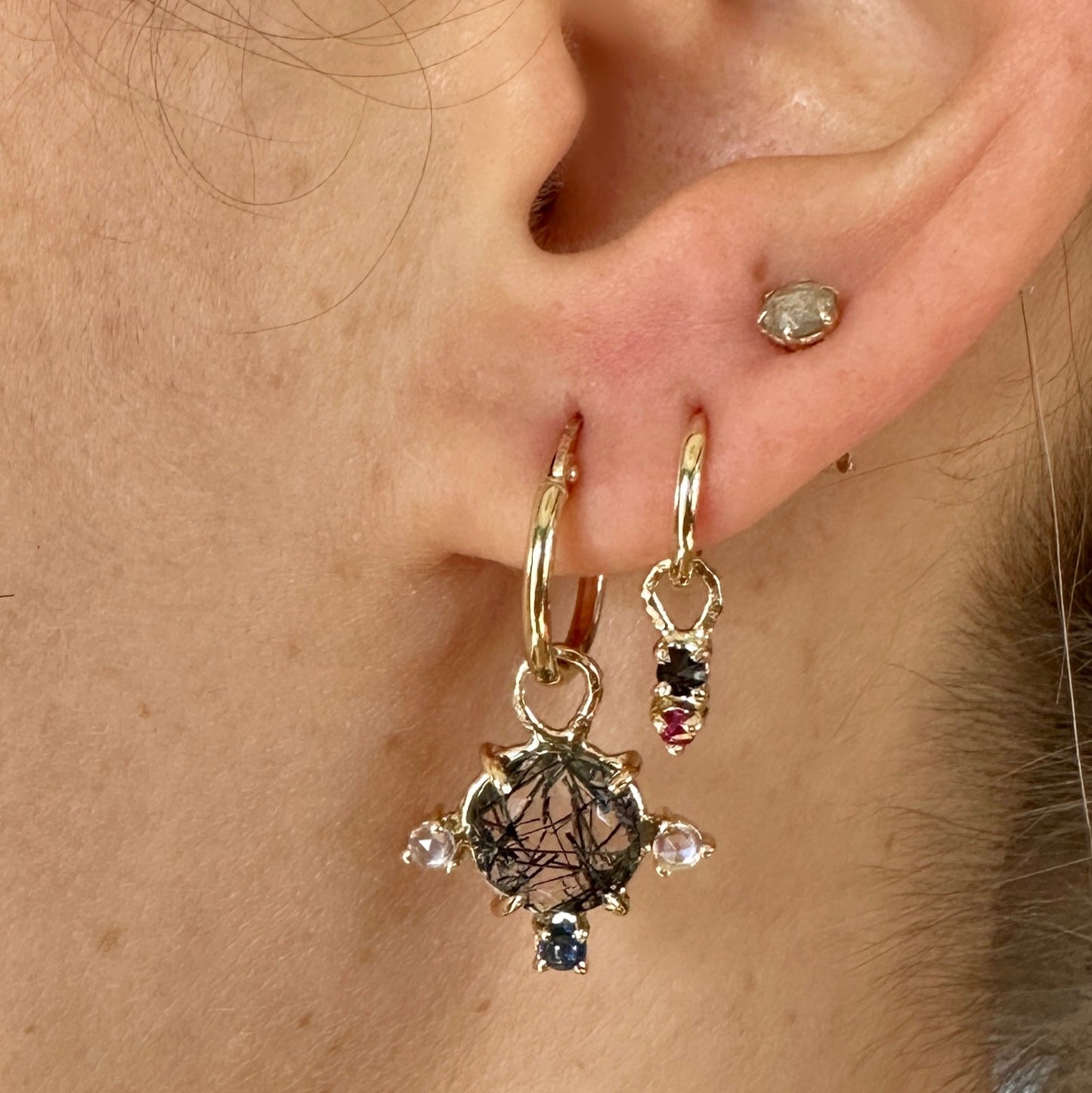 Gemma Black Spinel and Ruby Hoop in Gold
