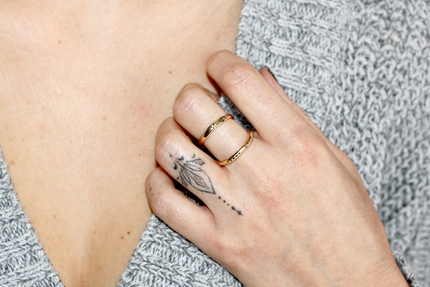 Julia Granulated Pattern Band