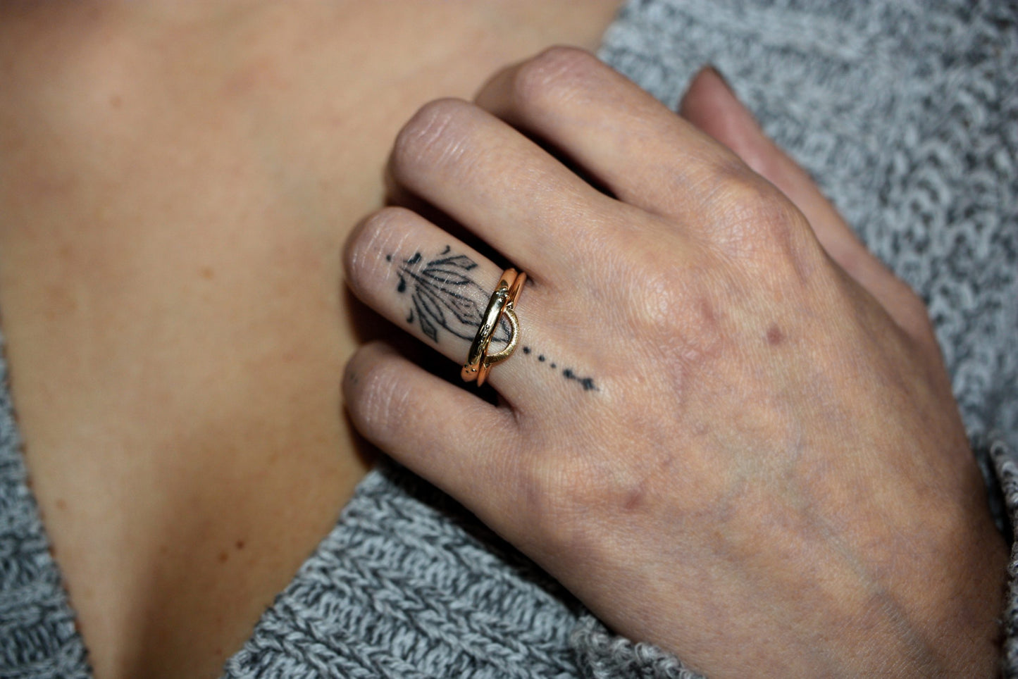 Julia Granulated Pattern Band