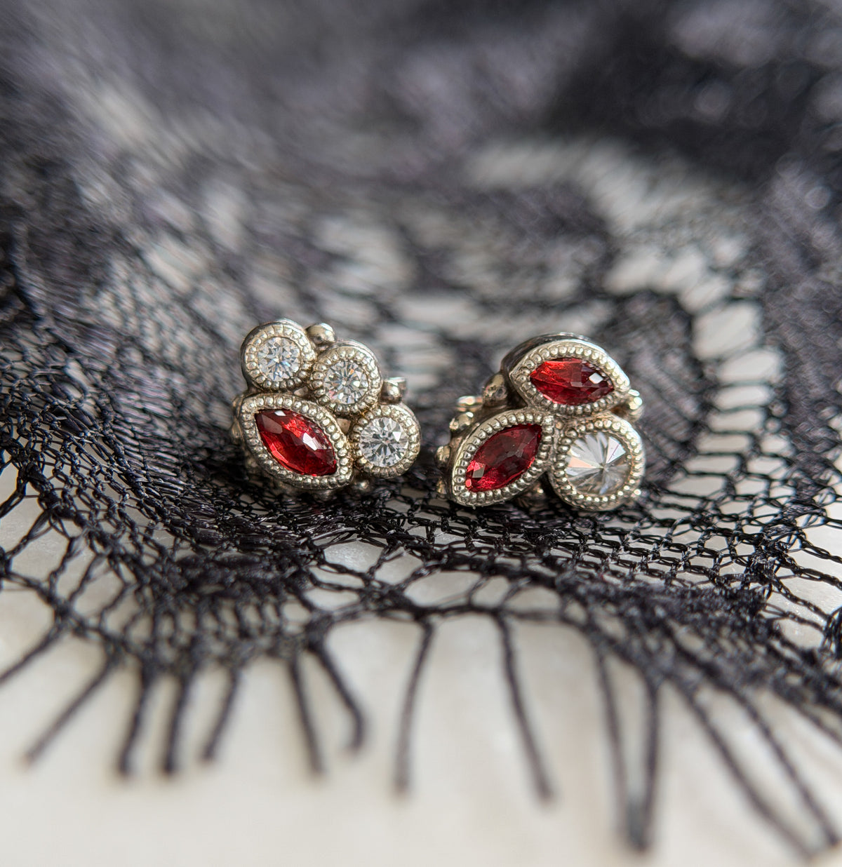 Noa Red Studs