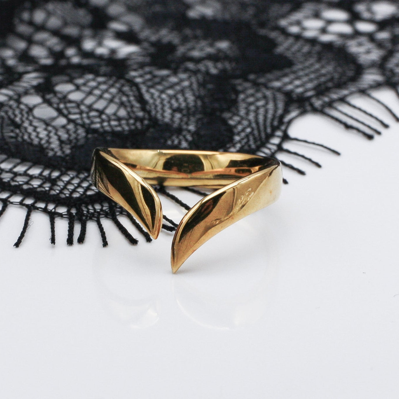 Lirael Wide Open Fitted Band