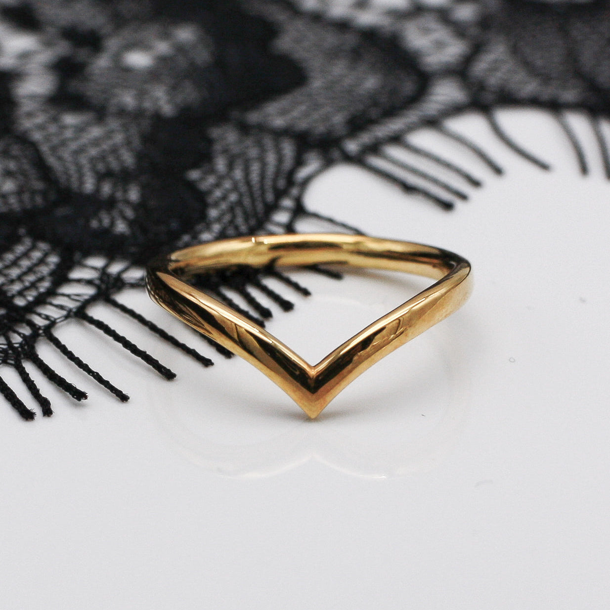 Lirael Narrow Fitted Band