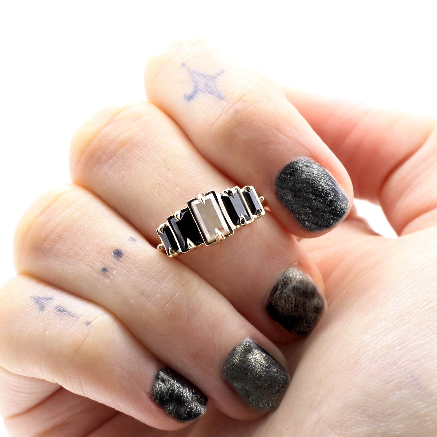 Nox Deco Step Ring