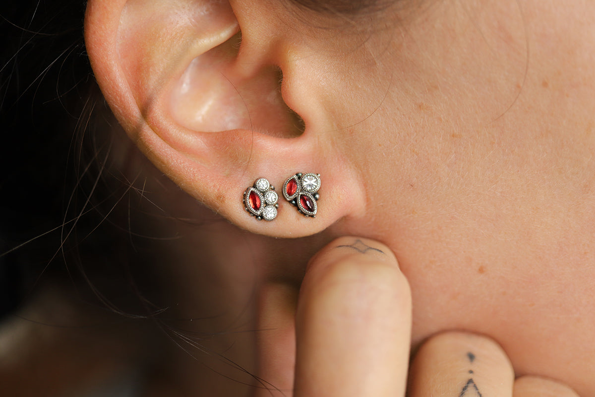 Noa Red Studs