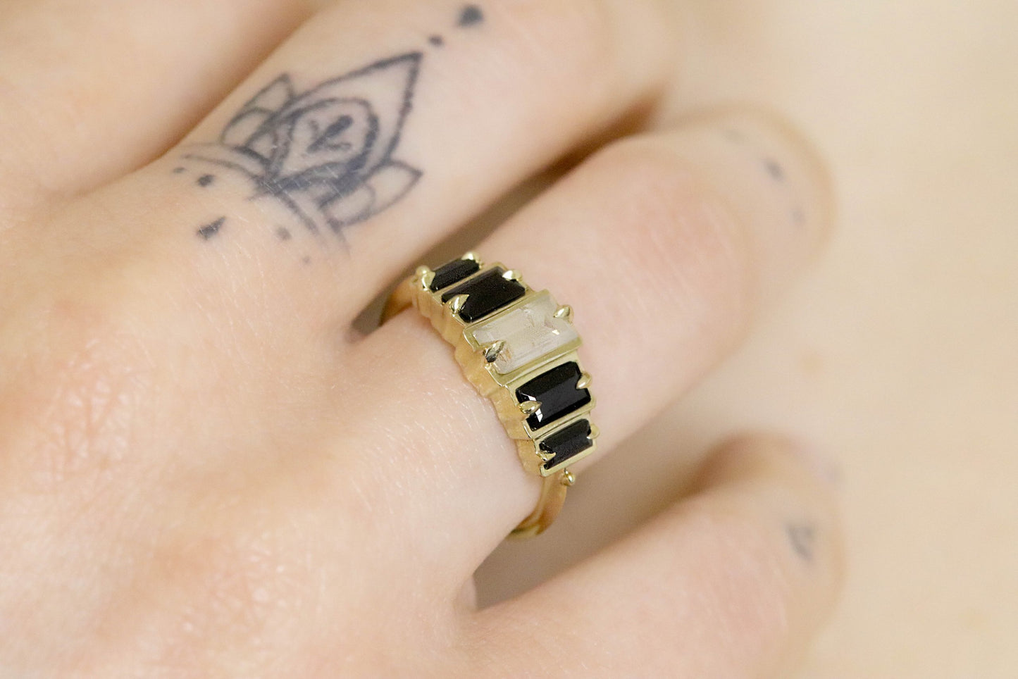 Nox Deco Step Ring